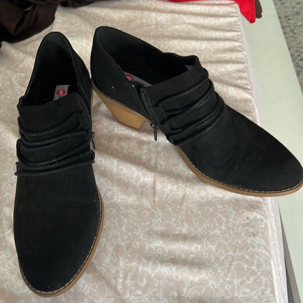 Black low ankle boots